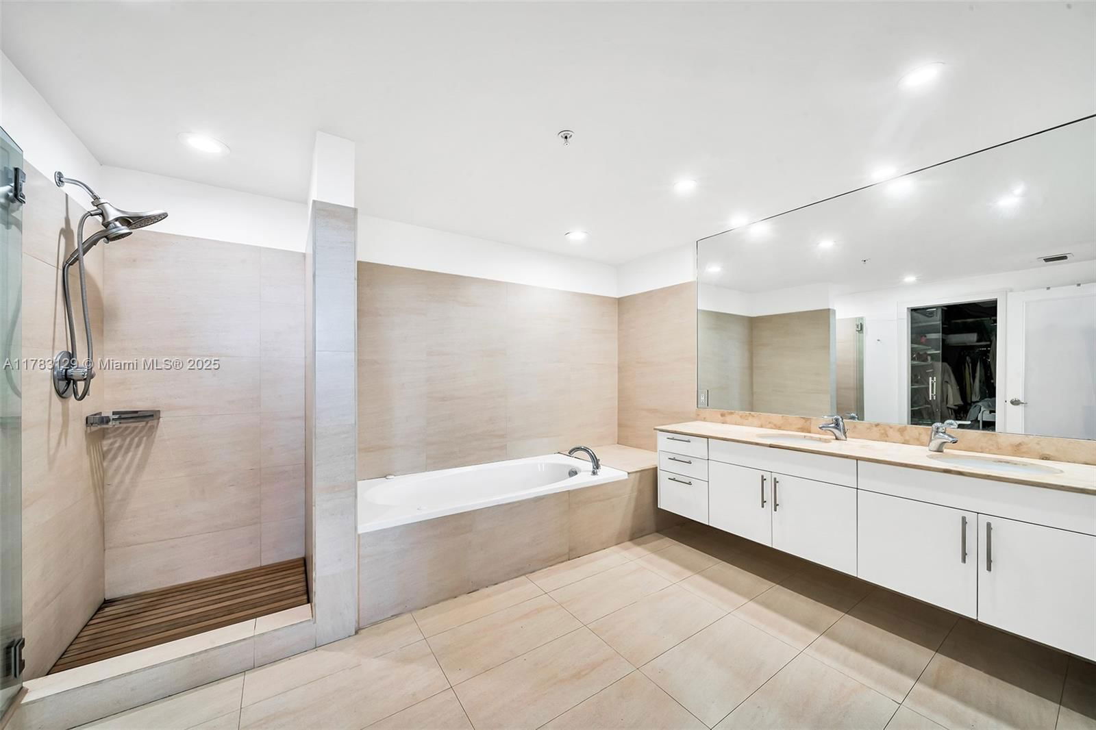 Real estate property located at 7929 West Dr #1501, Miami-dade, Blue Bay Tower Condo, North Bay Village, FL