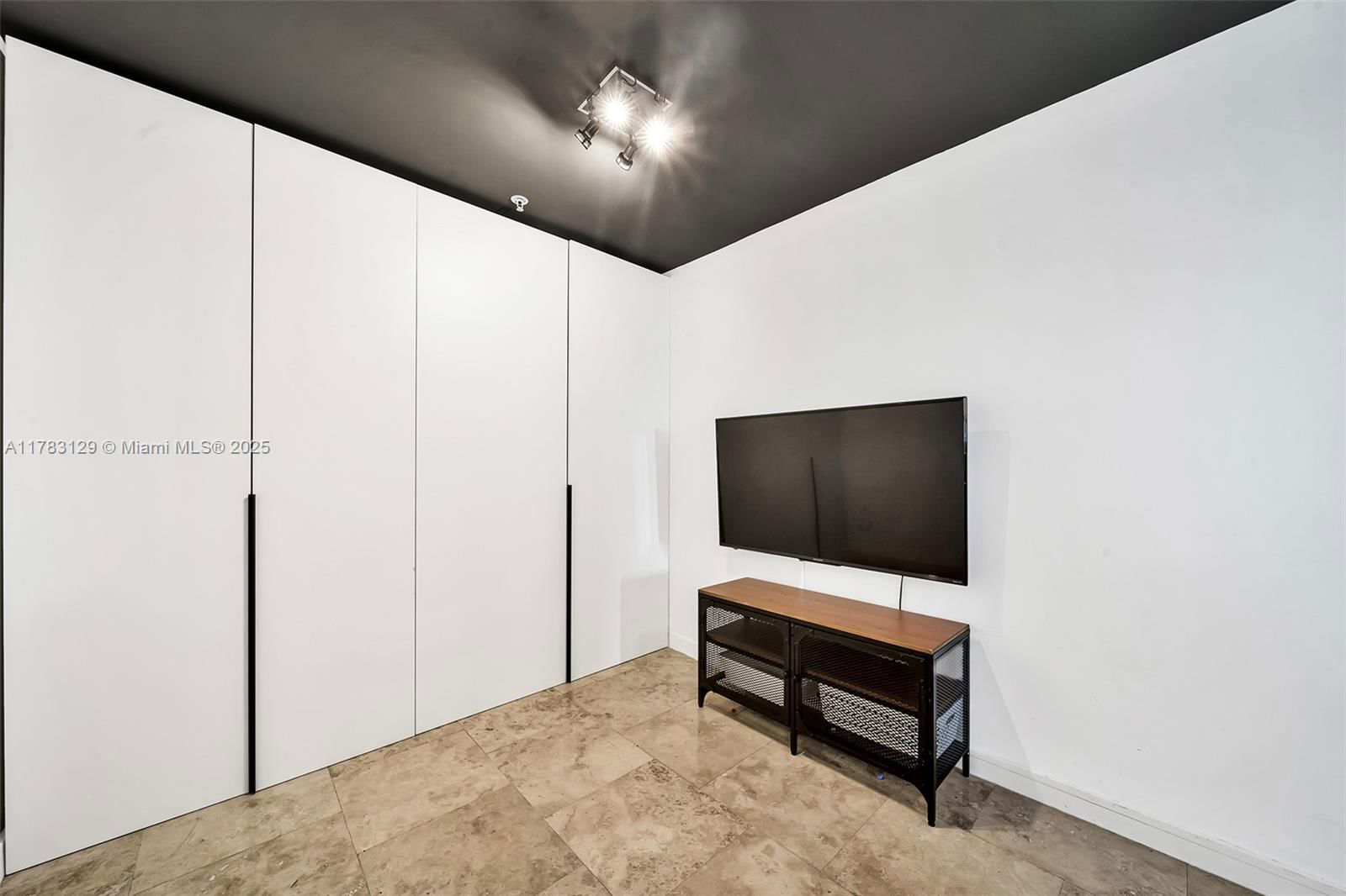Real estate property located at 7929 West Dr #1501, Miami-dade, Blue Bay Tower Condo, North Bay Village, FL