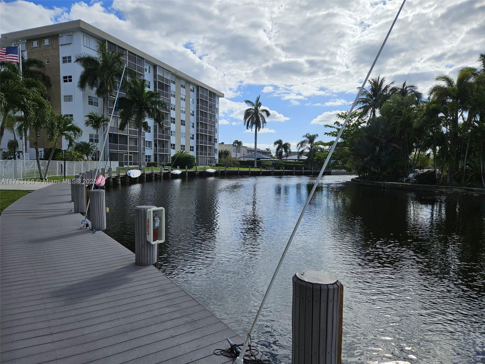 Real estate property located at 3000 16th Ave #405, Broward, River Shores Condo, Oakland Park, FL