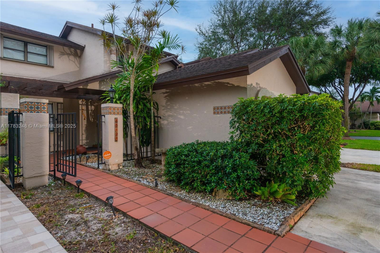 Real estate property located at 10121 137th Ct #10121, Miami-dade, Valencia Townhomes, Miami, FL