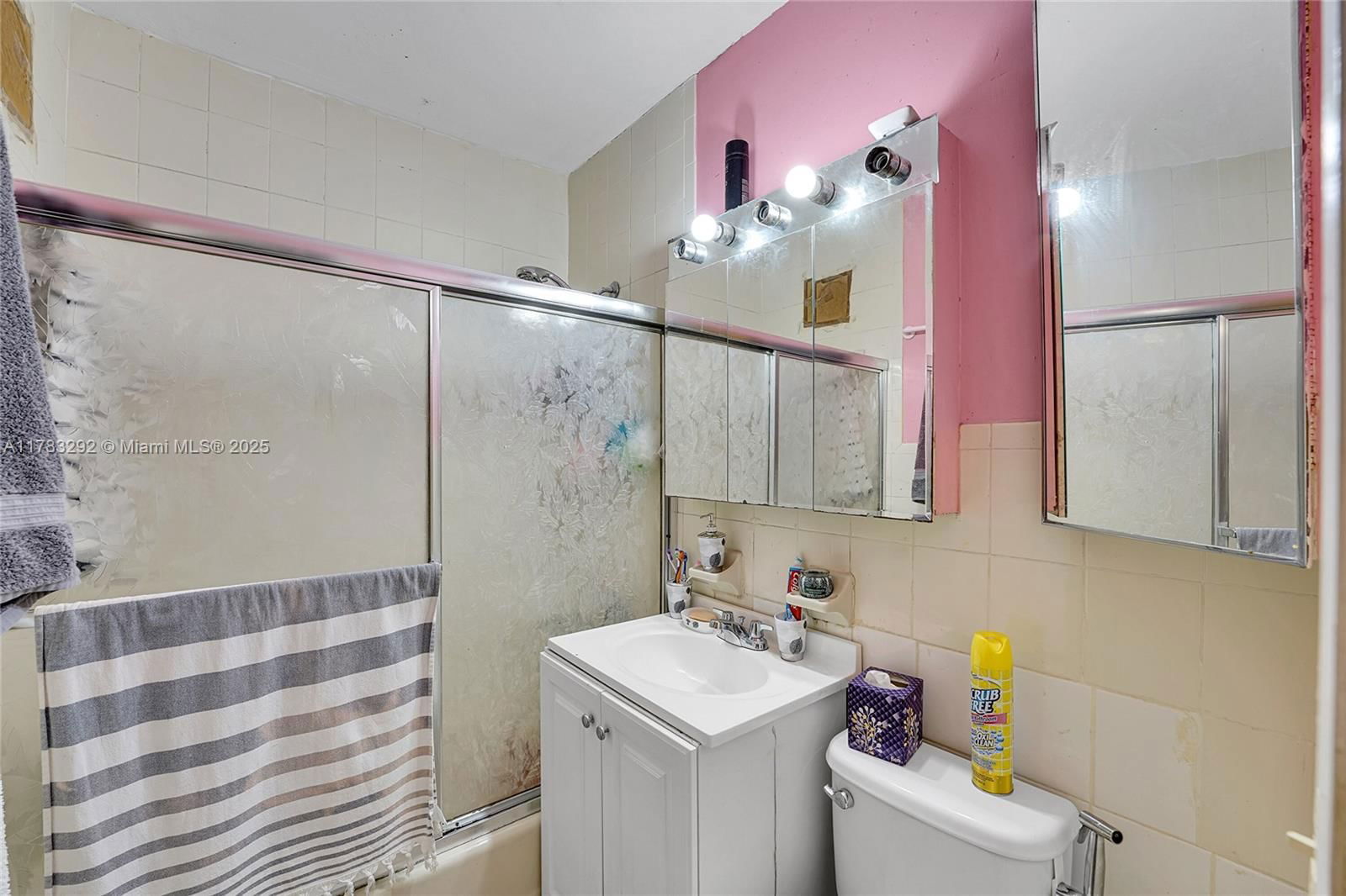 Real estate property located at 220 61st St, Miami-dade, 4th Avenue Extension To H, Hialeah, FL