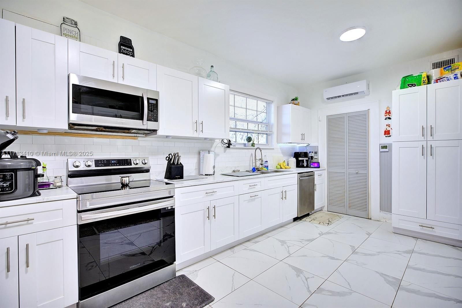 Real estate property located at 121 Walnut St, Highlands, Van Luvens, Avon Park, FL