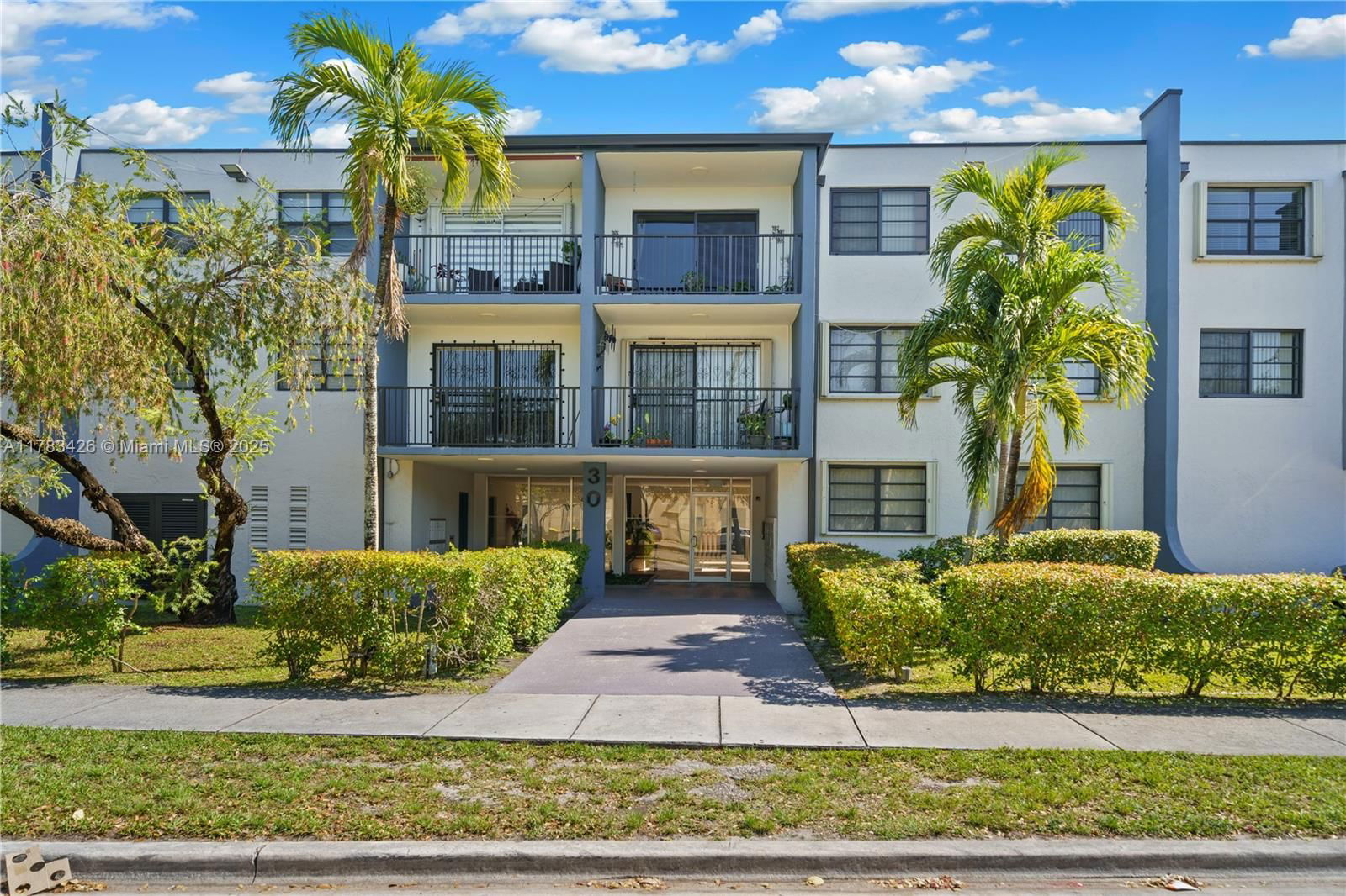 Real estate property located at 30 39th St #321, Miami-dade, El Jardin De Hialeah Cond, Hialeah, FL
