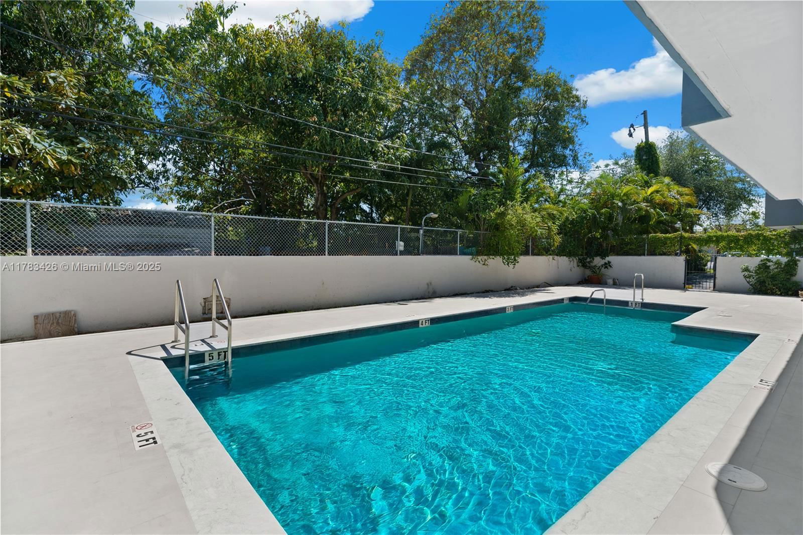 Real estate property located at 30 39th St #321, Miami-dade, El Jardin De Hialeah Cond, Hialeah, FL