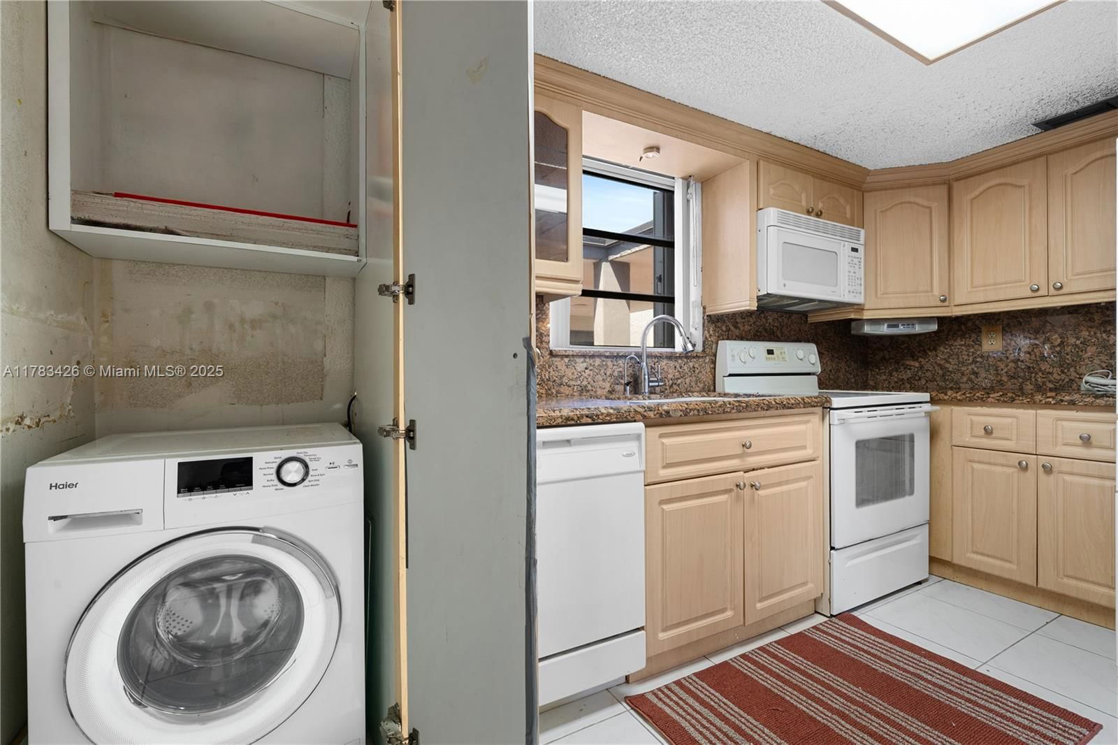 Real estate property located at 30 39th St #321, Miami-dade, El Jardin De Hialeah Cond, Hialeah, FL