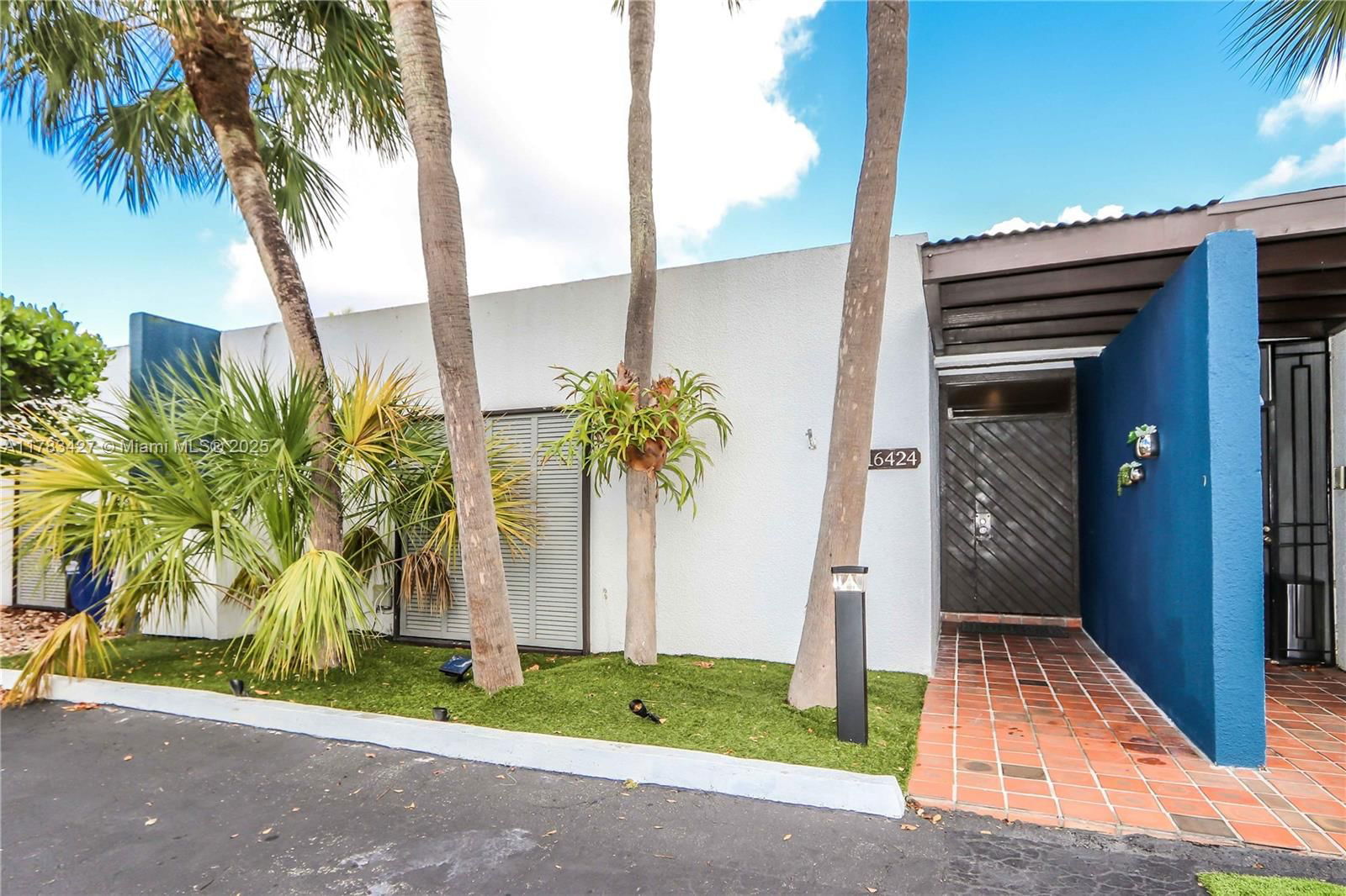 Real estate property located at 16424 Briar Patch Pl, Miami-dade, Miami Lakes Windmill Gate, Miami Lakes, FL