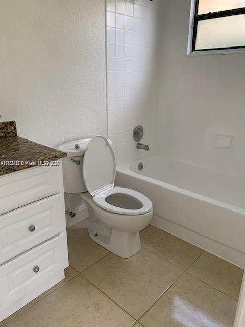 Real estate property located at 1522 Lake Crystal Dr B, Palm Beach, Palm Beach Grande Condo, West Palm Beach, FL