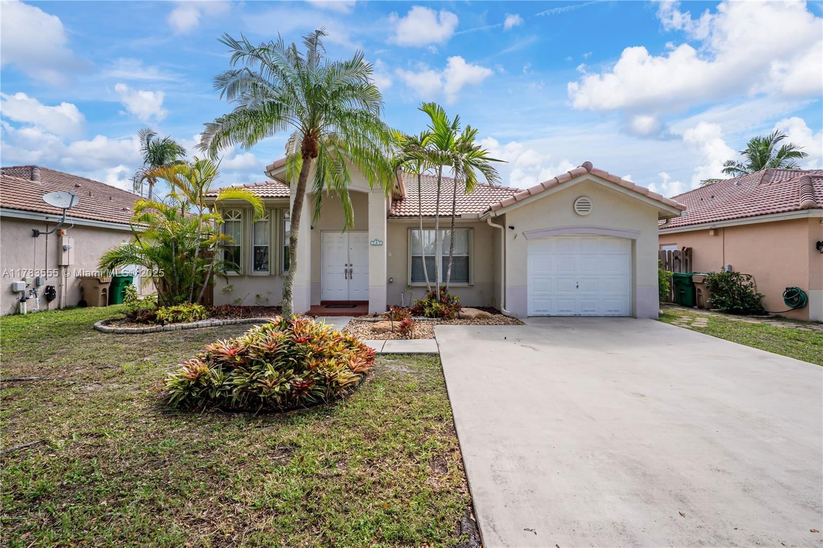 Real estate property located at 284 Royal Cove Way, Broward, Royal Palm-poinciana Parc, Davie, FL