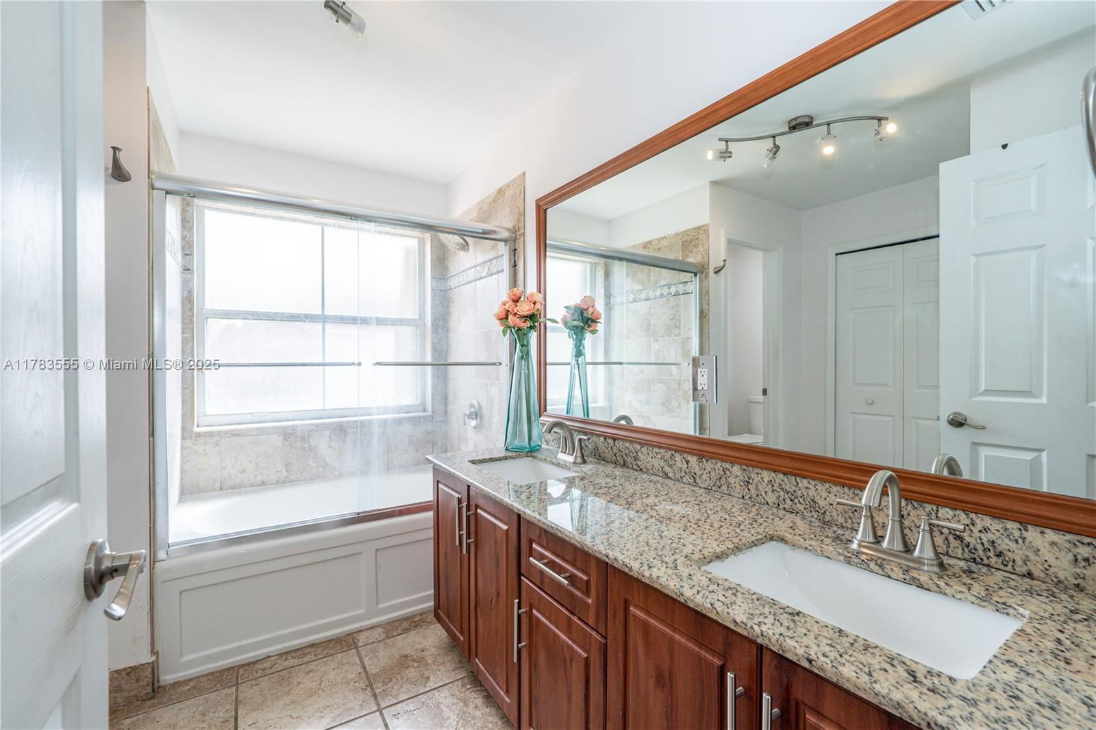Real estate property located at 284 Royal Cove Way, Broward, Royal Palm-poinciana Parc, Davie, FL