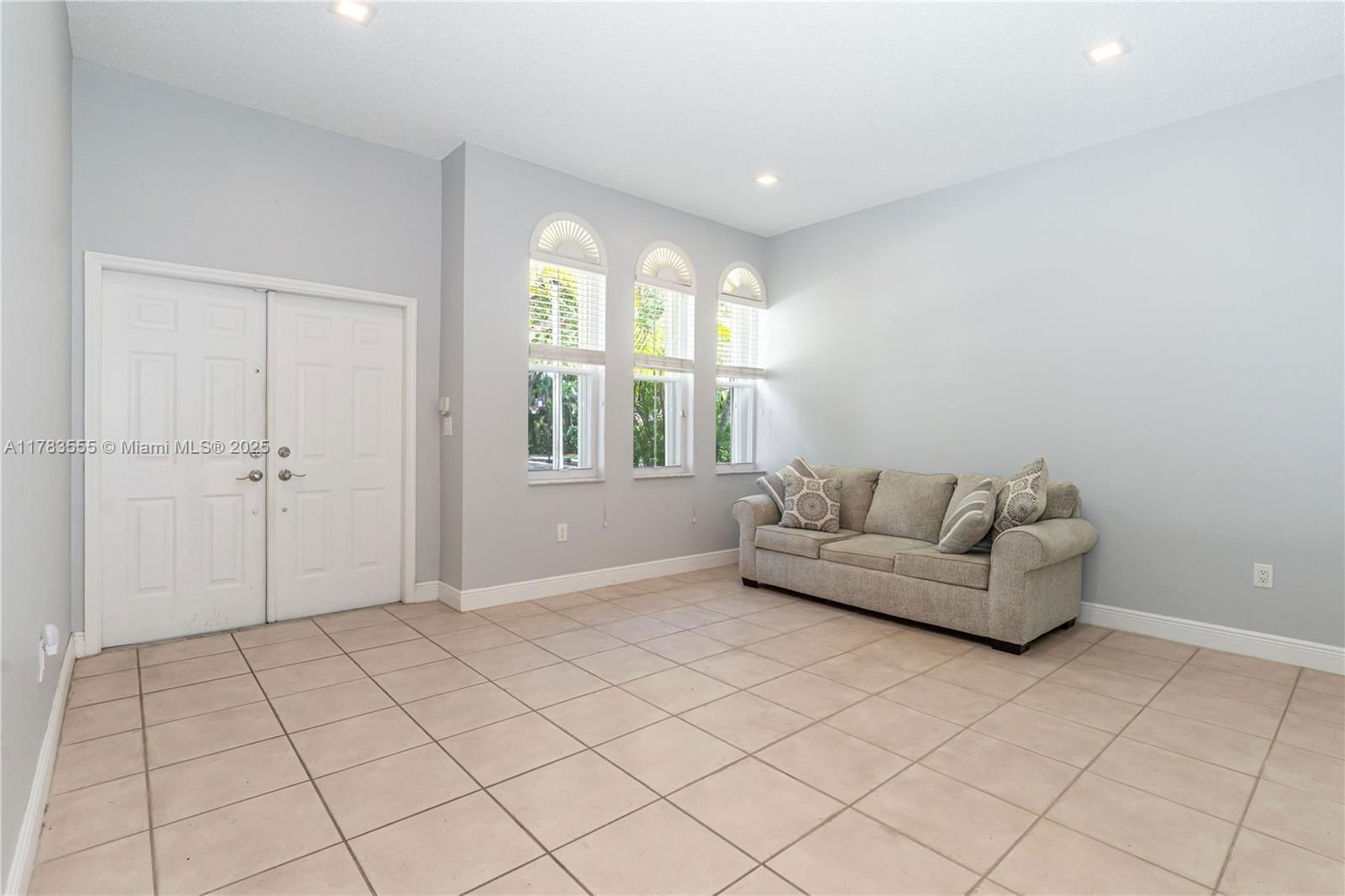 Real estate property located at 284 Royal Cove Way, Broward, Royal Palm-poinciana Parc, Davie, FL