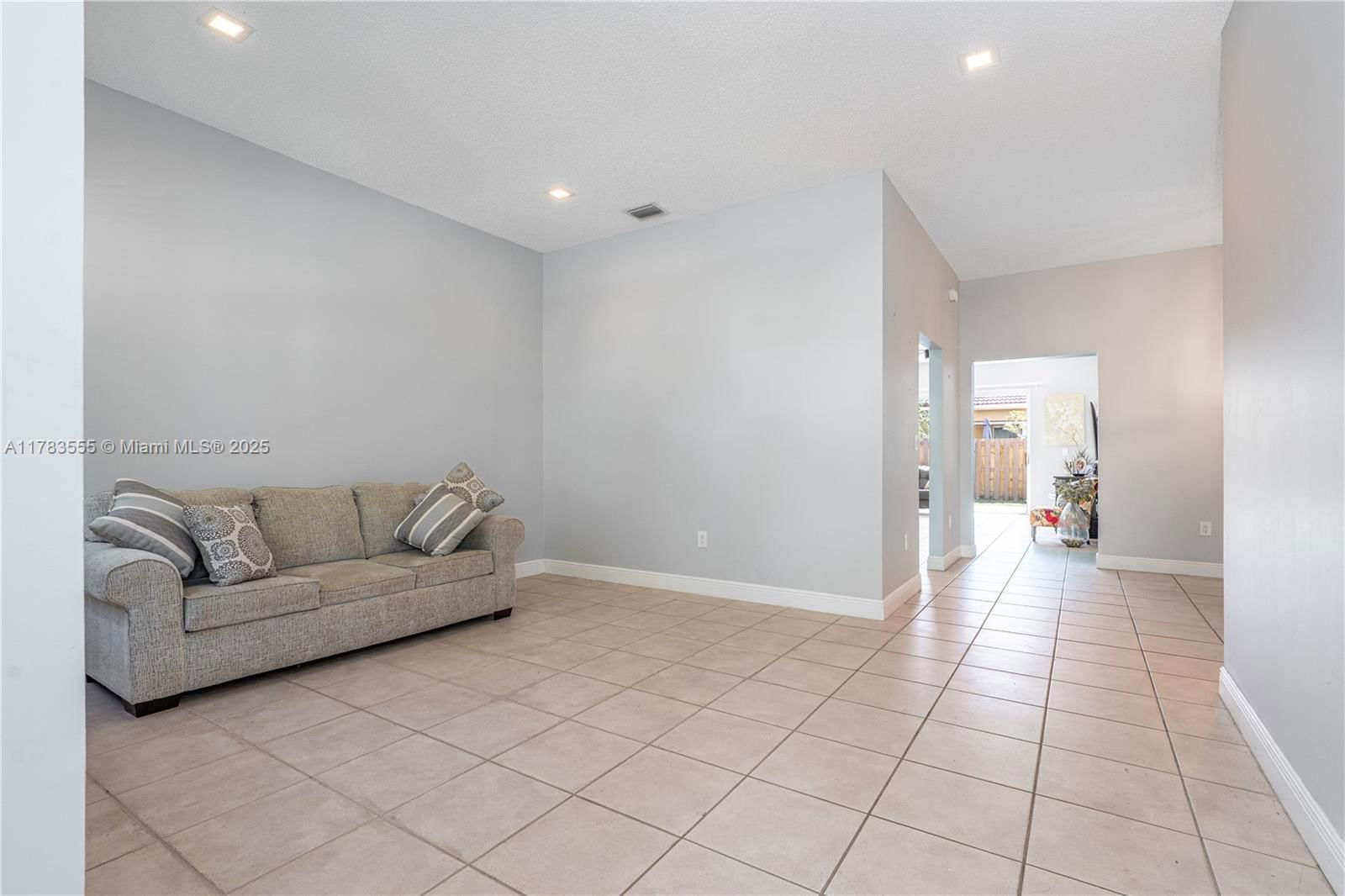 Real estate property located at 284 Royal Cove Way, Broward, Royal Palm-poinciana Parc, Davie, FL