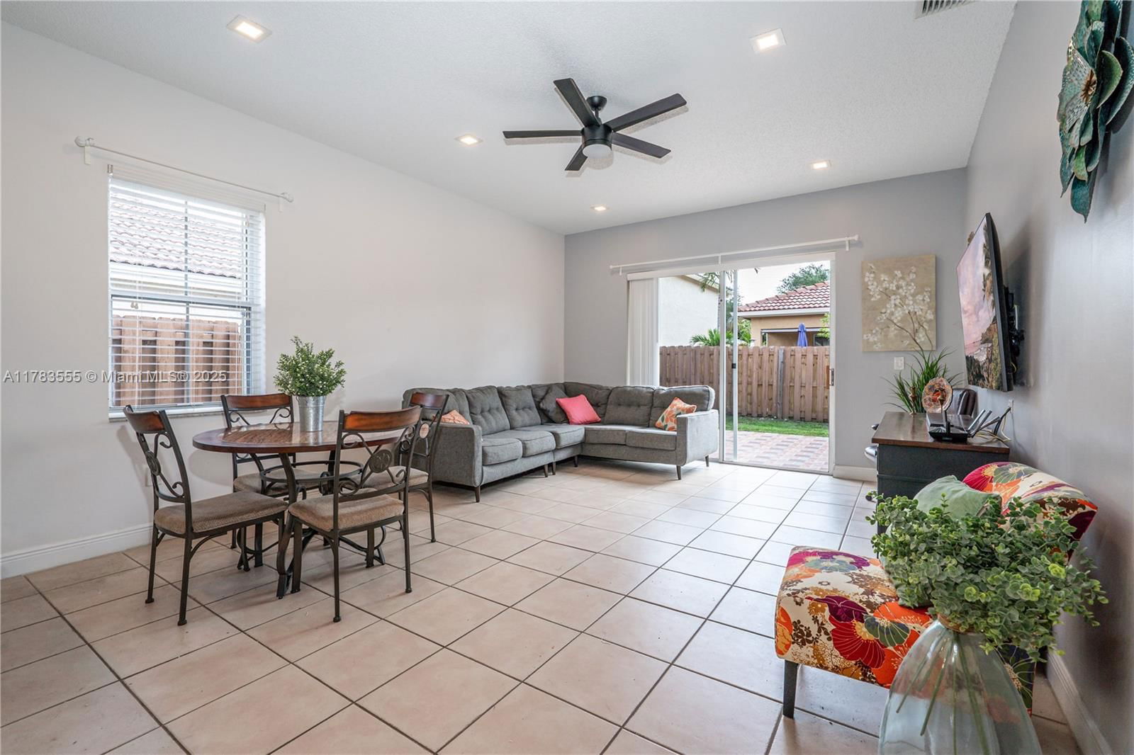 Real estate property located at 284 Royal Cove Way, Broward, Royal Palm-poinciana Parc, Davie, FL
