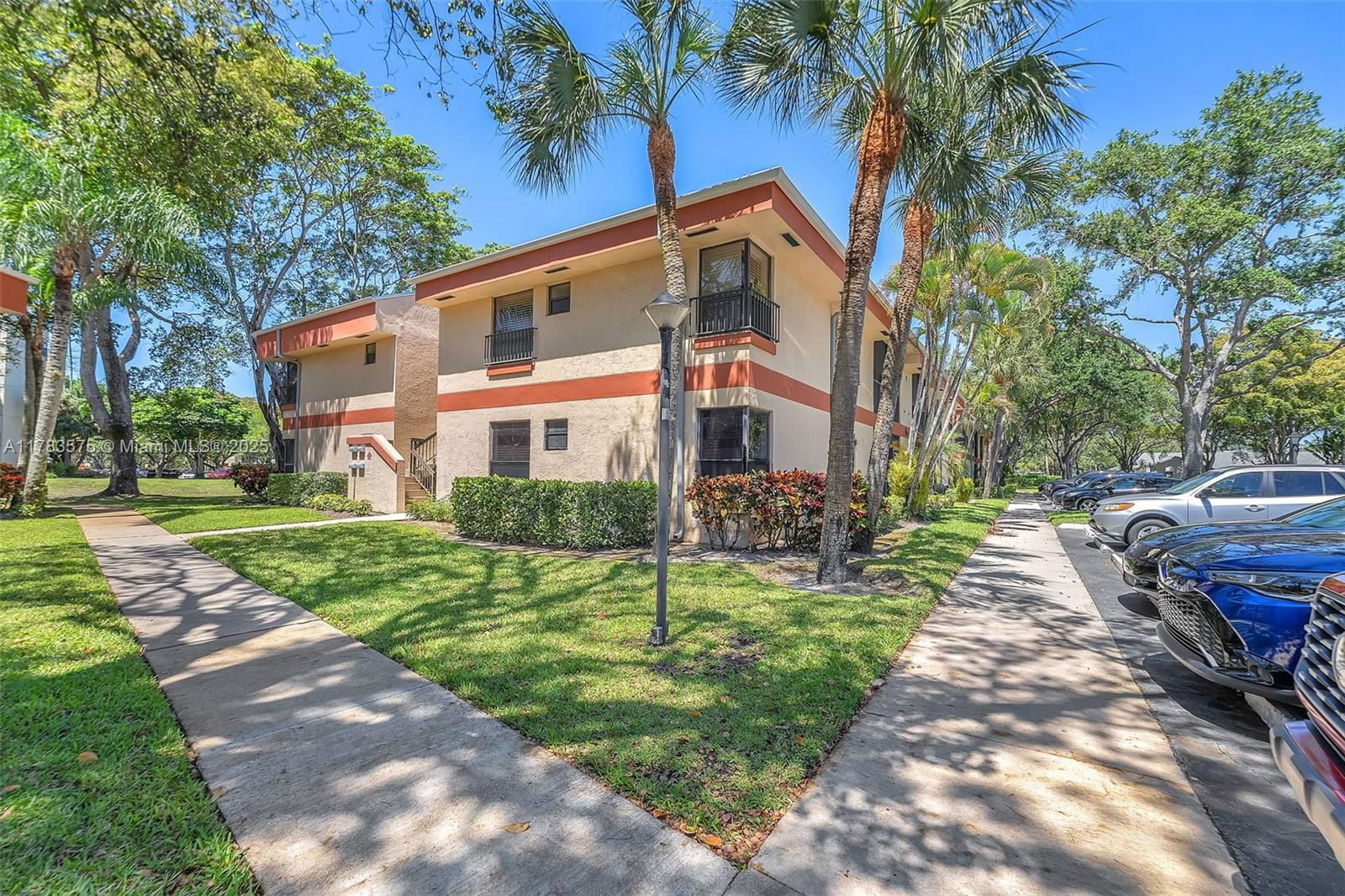 Real estate property located at 4110 Carambola Cir S #2111, Broward, Karanda Village Vii-a Con, Coconut Creek, FL