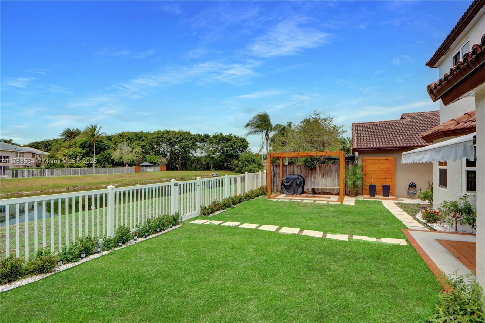Real estate property located at 5511 51st Ave, Broward, Winston Park Section One, Coconut Creek, FL
