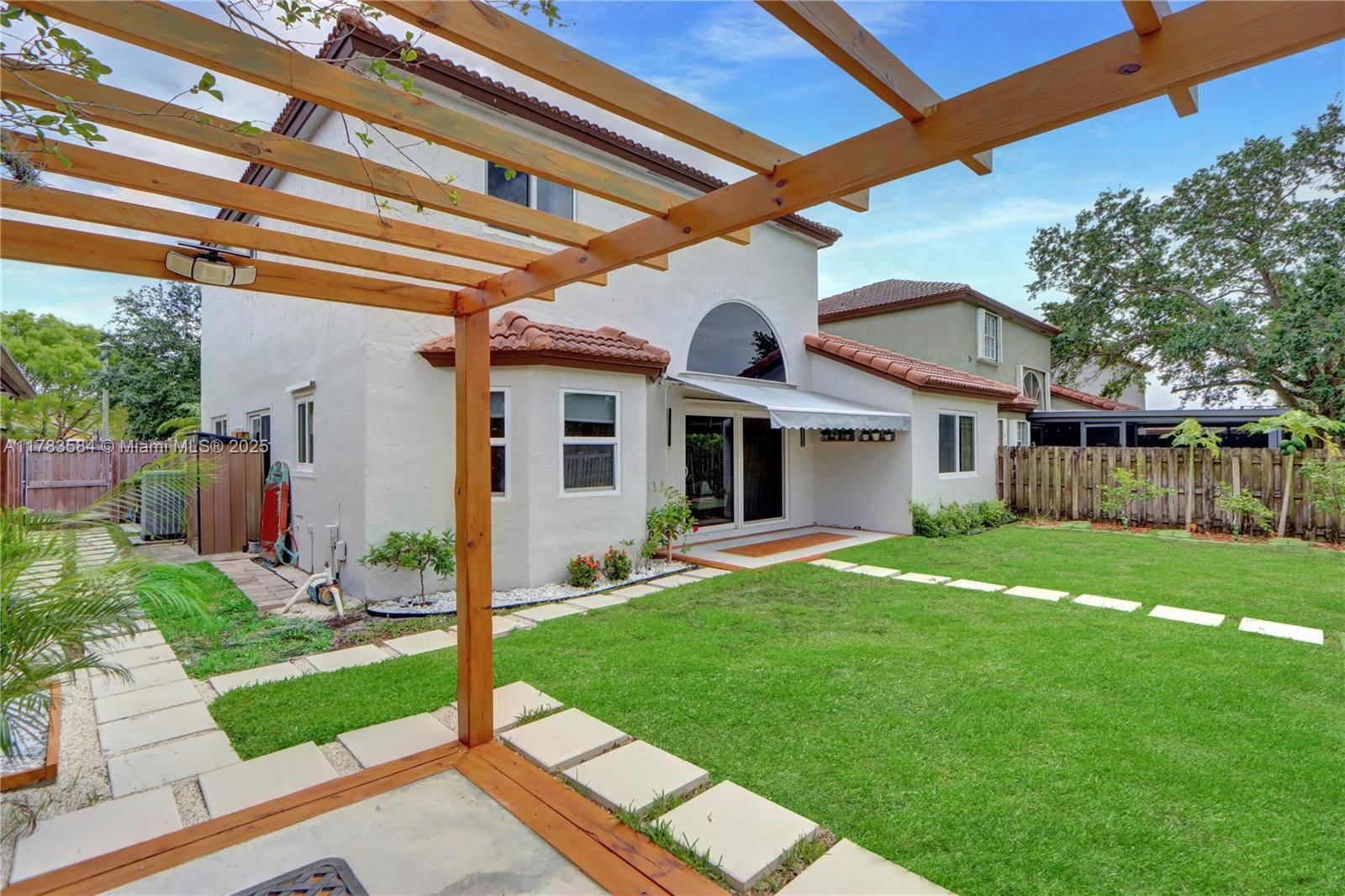 Real estate property located at 5511 51st Ave, Broward, Winston Park Section One, Coconut Creek, FL