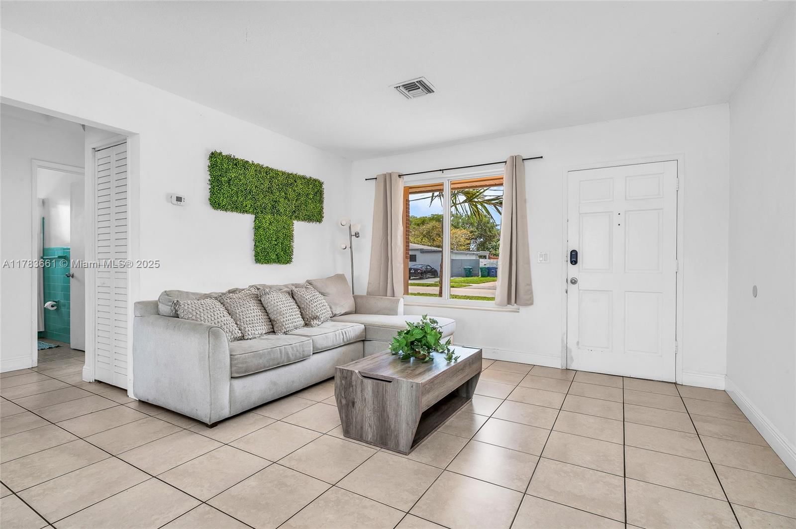Real estate property located at 2501 209th Ter, Miami-dade, Sunswept Isle, Miami, FL
