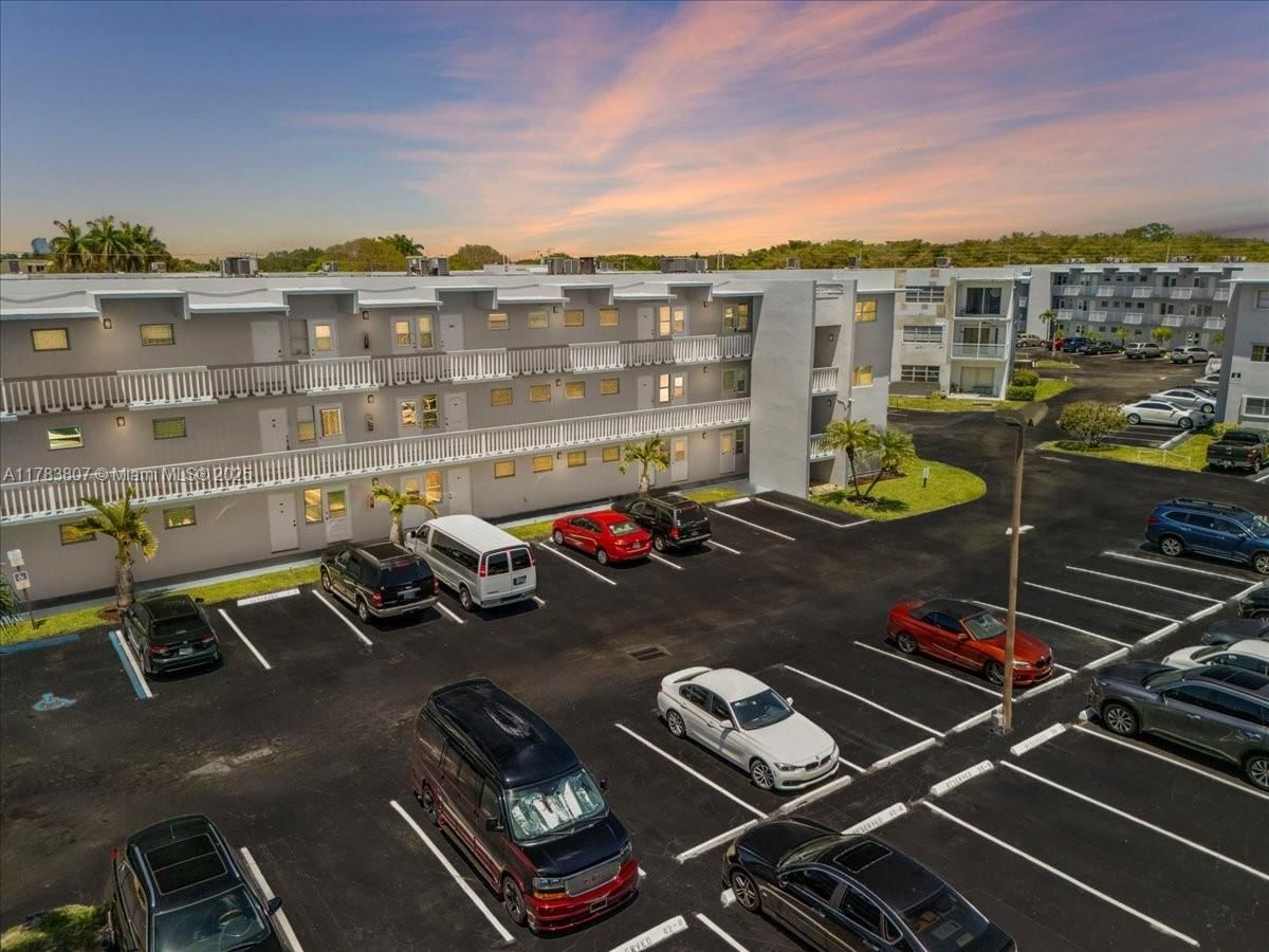 Real estate property located at 2200 Park Ln #109, Broward, Sheridan Lakes Condo Apts, Hollywood, FL