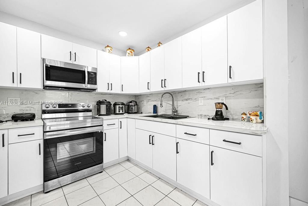 Real estate property located at 5080 5th Ave, Miami-dade, Bonnie Bruce Park, Hialeah, FL