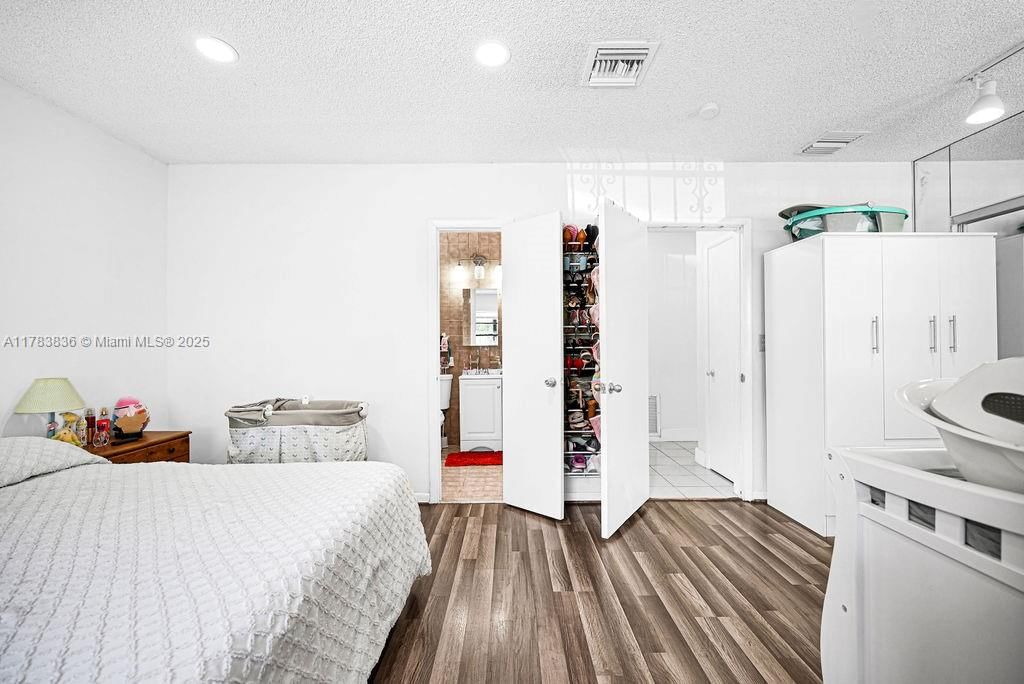 Real estate property located at 5080 5th Ave, Miami-dade, Bonnie Bruce Park, Hialeah, FL