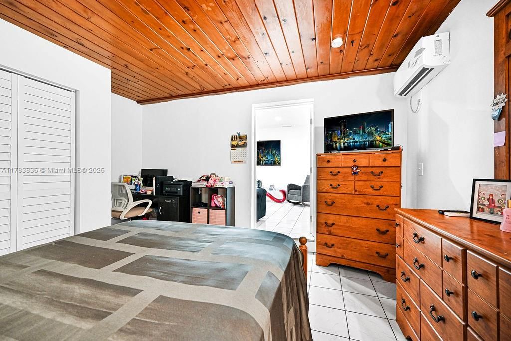 Real estate property located at 5080 5th Ave, Miami-dade, Bonnie Bruce Park, Hialeah, FL