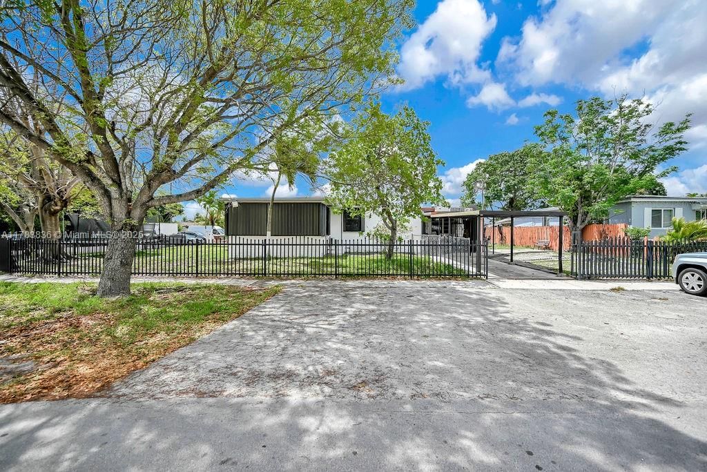 Real estate property located at 5080 5th Ave, Miami-dade, Bonnie Bruce Park, Hialeah, FL