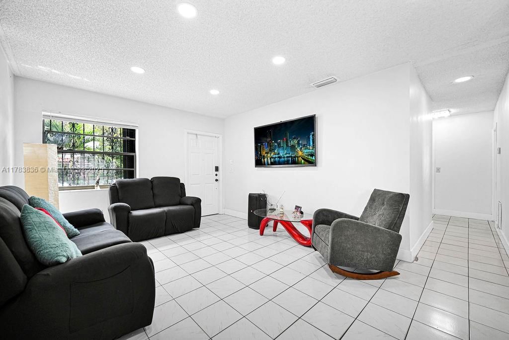 Real estate property located at 5080 5th Ave, Miami-dade, Bonnie Bruce Park, Hialeah, FL
