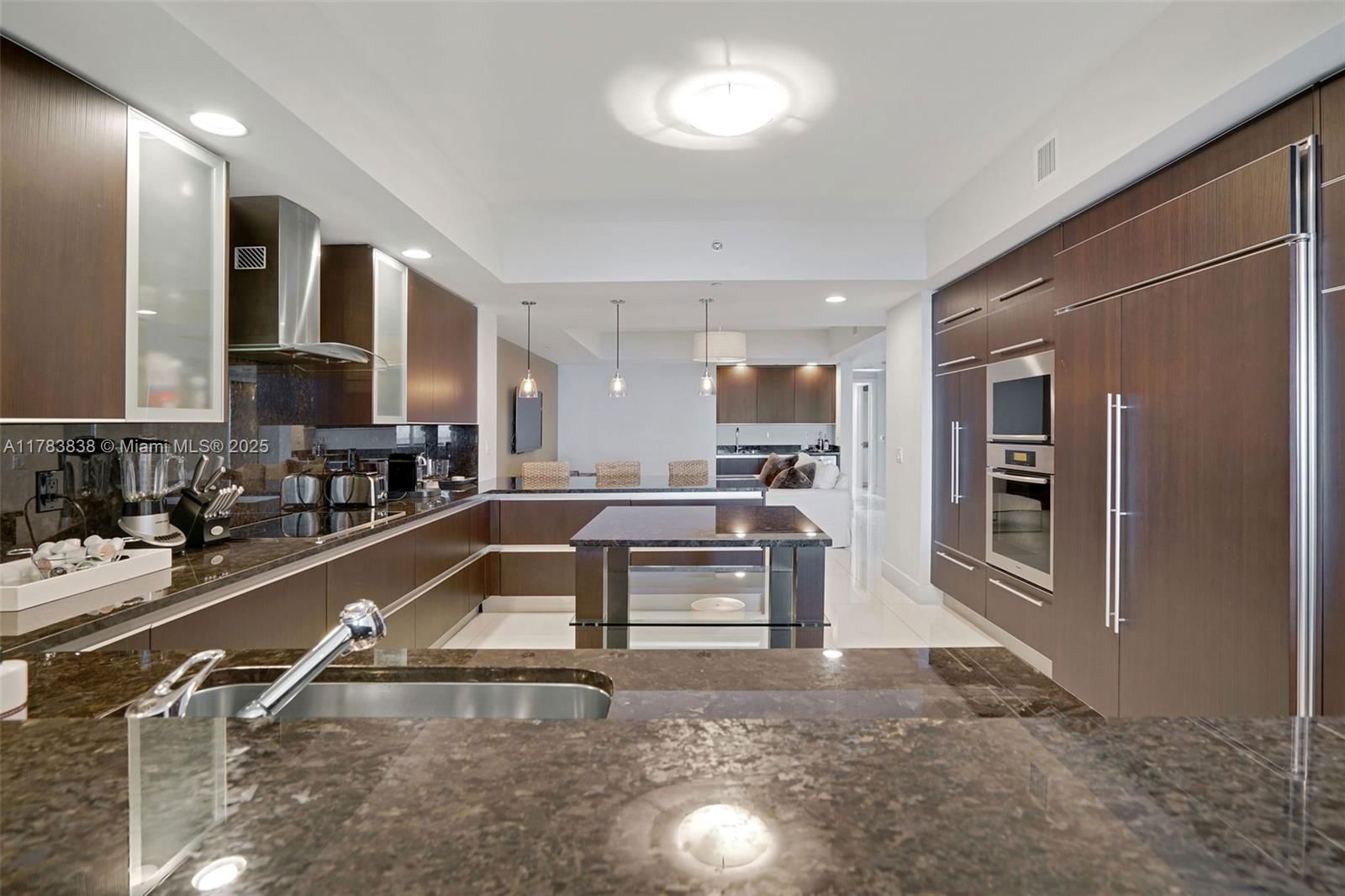 Real estate property located at 2711 Ocean Dr #2803, Broward, 2711 Hollywood Beach Cond, Hollywood, FL