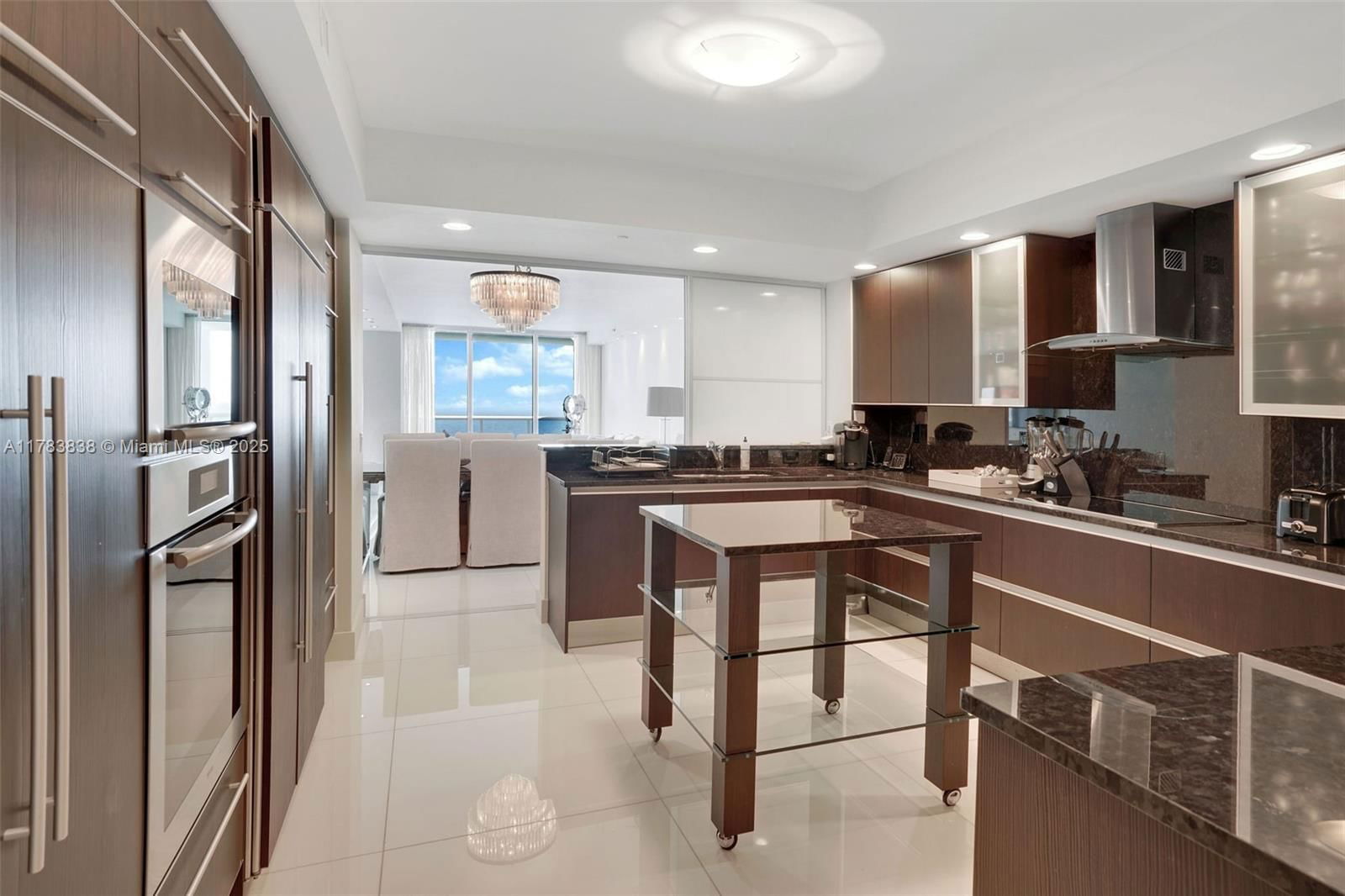 Real estate property located at 2711 Ocean Dr #2803, Broward, 2711 Hollywood Beach Cond, Hollywood, FL