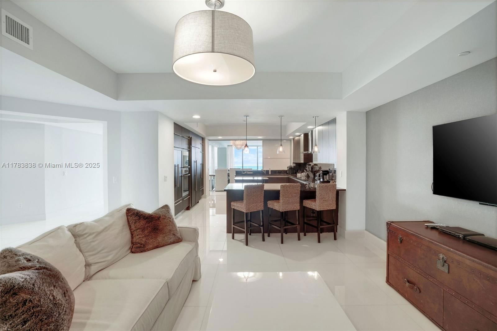 Real estate property located at 2711 Ocean Dr #2803, Broward, 2711 Hollywood Beach Cond, Hollywood, FL