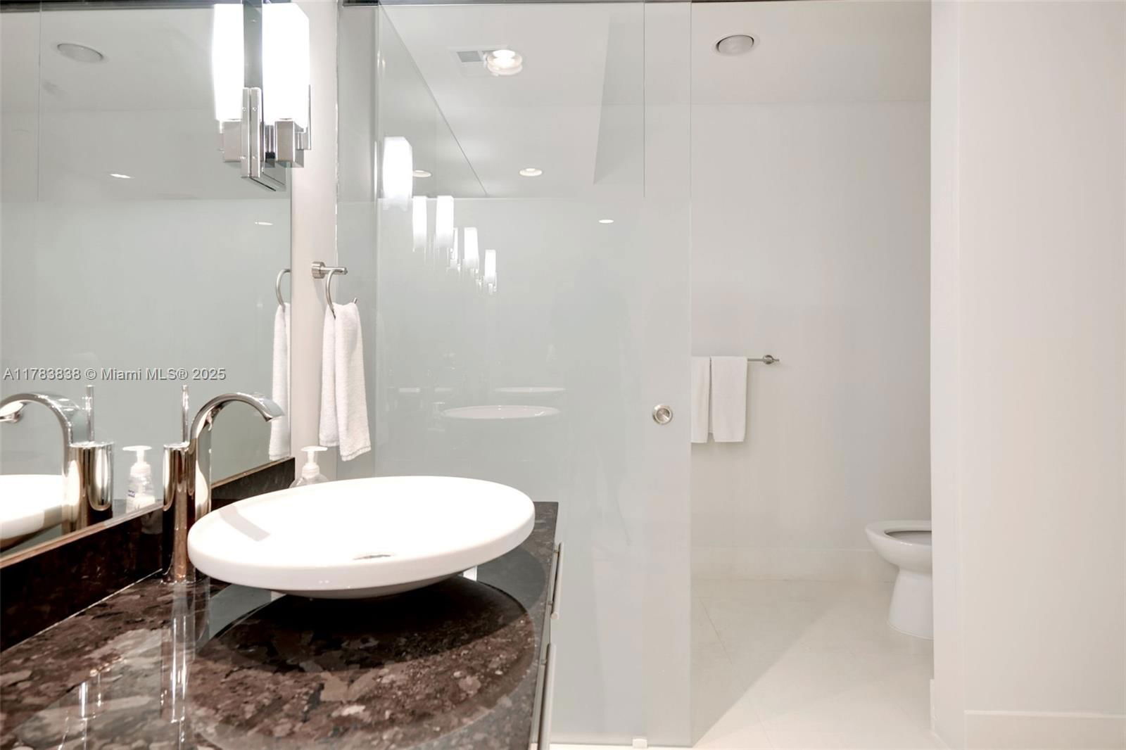 Real estate property located at 2711 Ocean Dr #2803, Broward, 2711 Hollywood Beach Cond, Hollywood, FL
