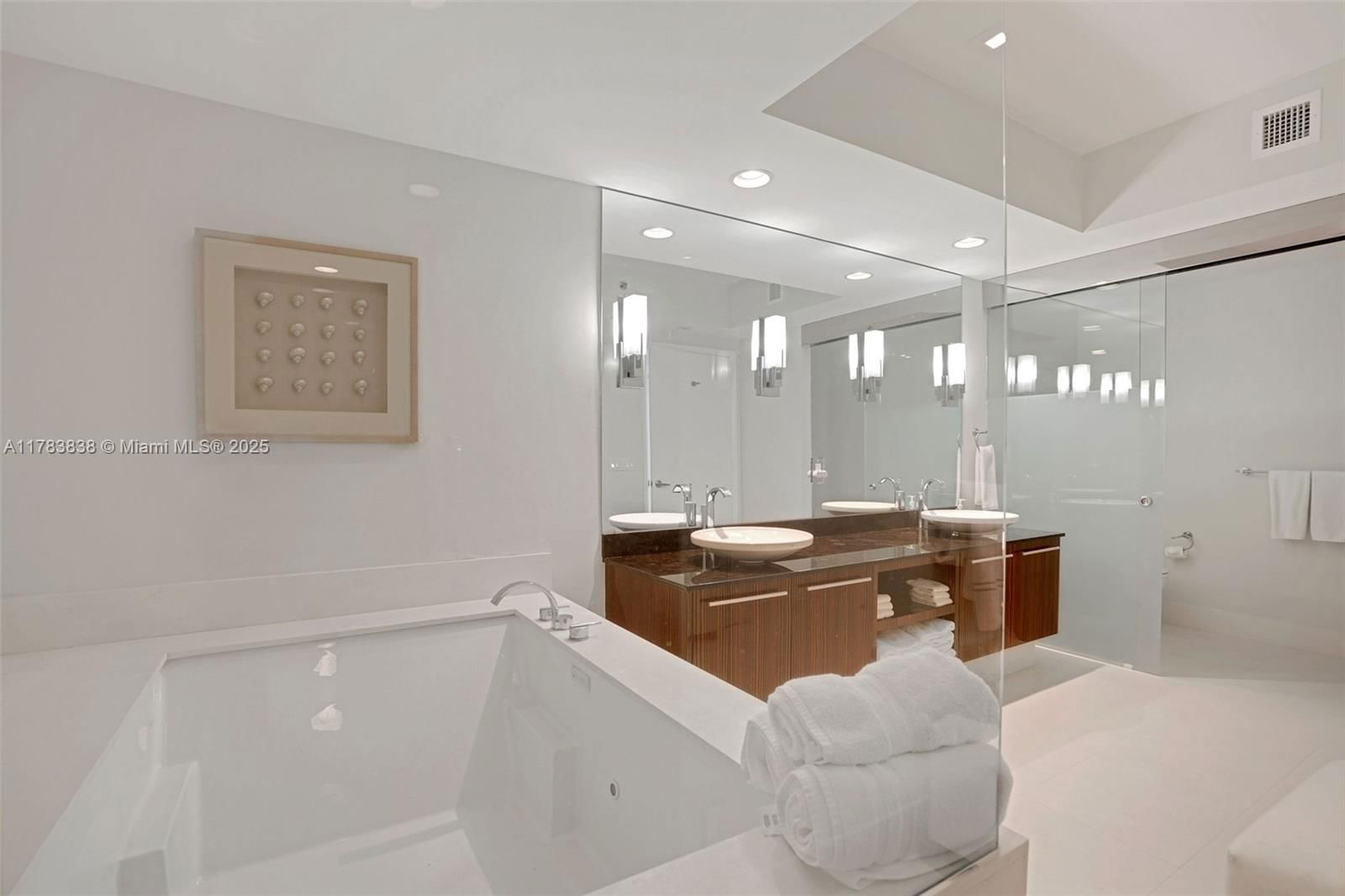 Real estate property located at 2711 Ocean Dr #2803, Broward, 2711 Hollywood Beach Cond, Hollywood, FL