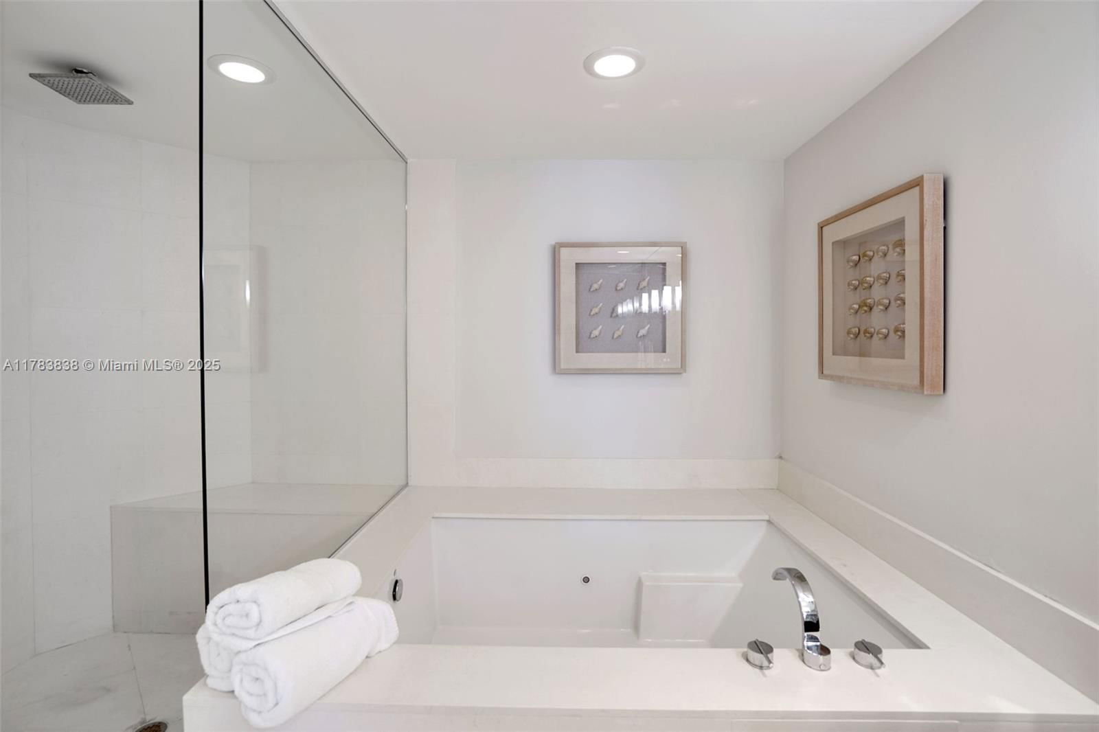 Real estate property located at 2711 Ocean Dr #2803, Broward, 2711 Hollywood Beach Cond, Hollywood, FL