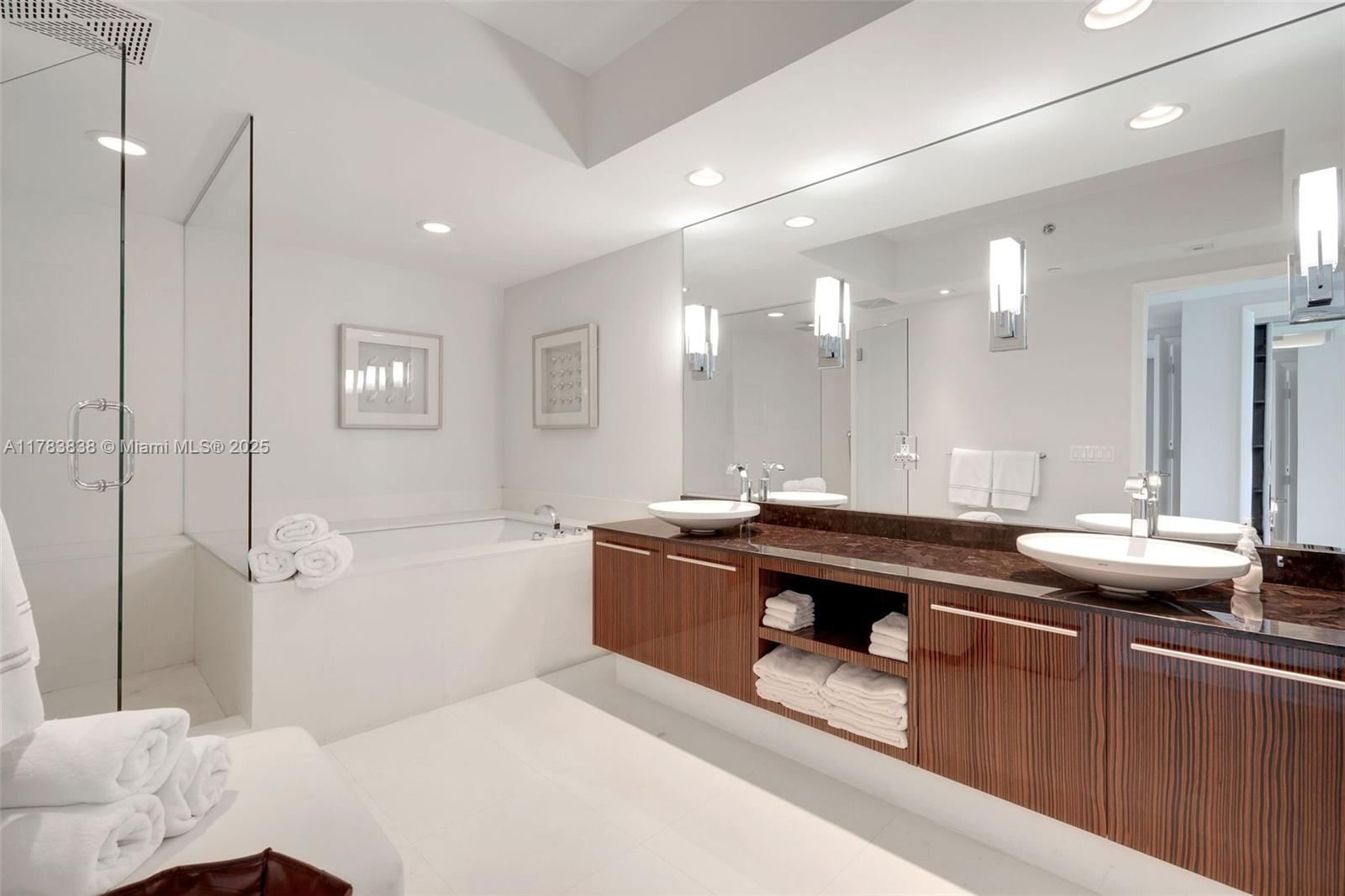 Real estate property located at 2711 Ocean Dr #2803, Broward, 2711 Hollywood Beach Cond, Hollywood, FL