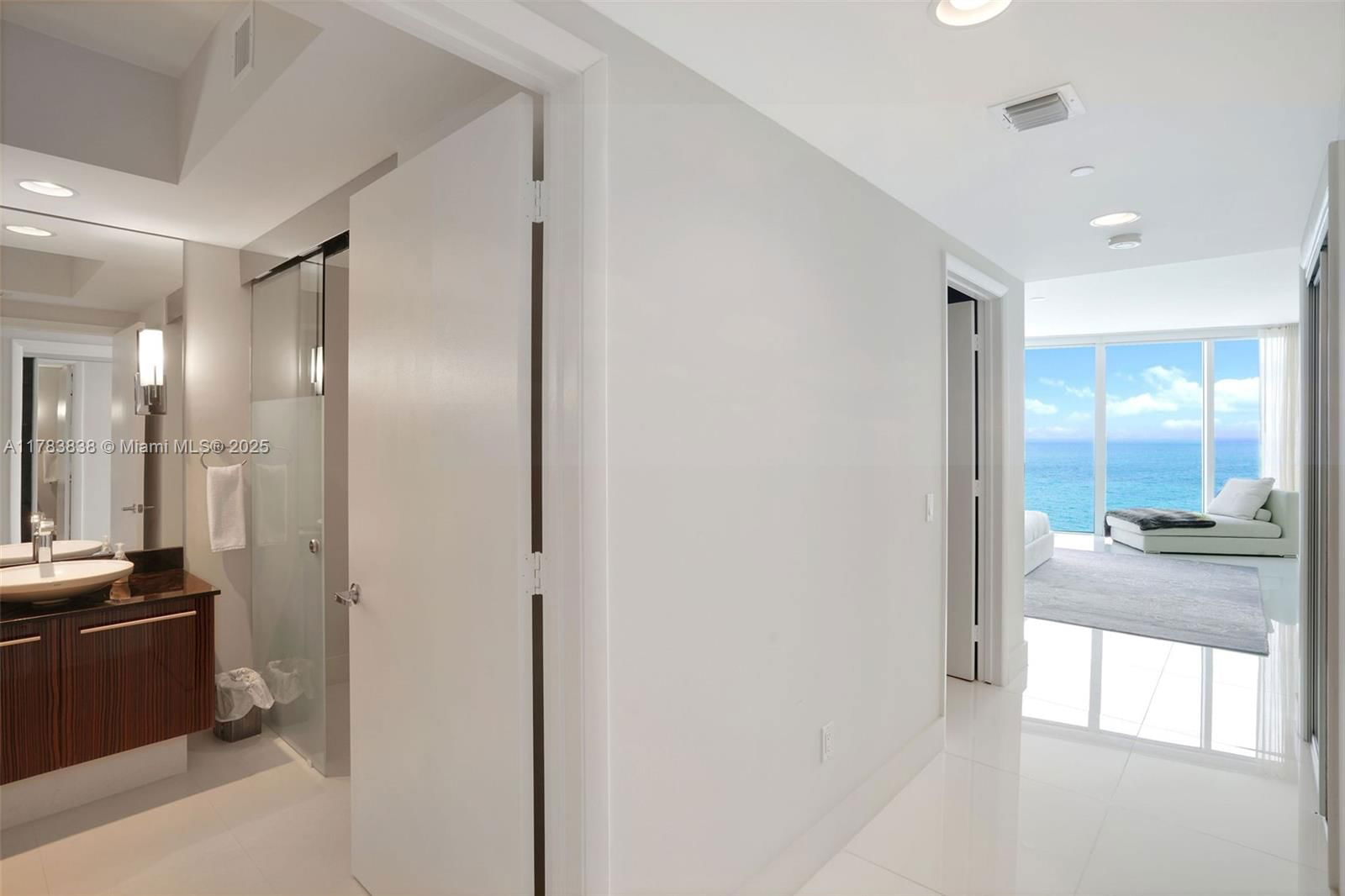 Real estate property located at 2711 Ocean Dr #2803, Broward, 2711 Hollywood Beach Cond, Hollywood, FL