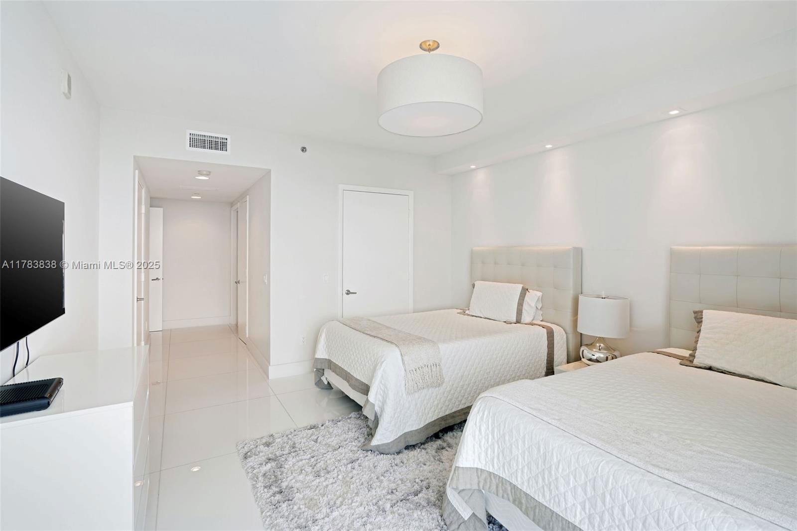 Real estate property located at 2711 Ocean Dr #2803, Broward, 2711 Hollywood Beach Cond, Hollywood, FL