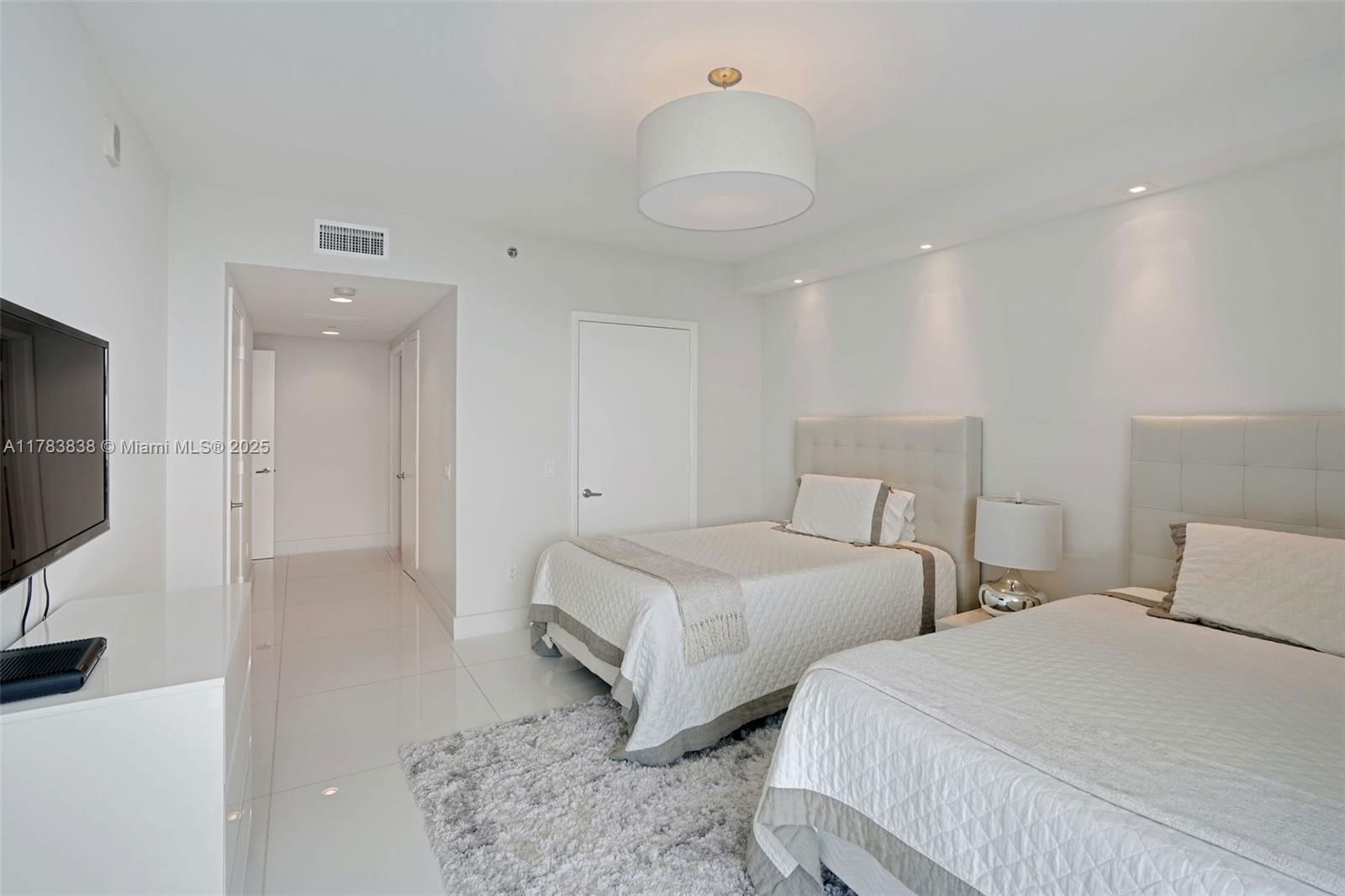 Real estate property located at 2711 Ocean Dr #2803, Broward, 2711 Hollywood Beach Cond, Hollywood, FL