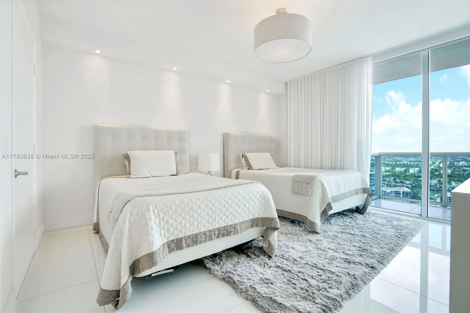 Real estate property located at 2711 Ocean Dr #2803, Broward, 2711 Hollywood Beach Cond, Hollywood, FL