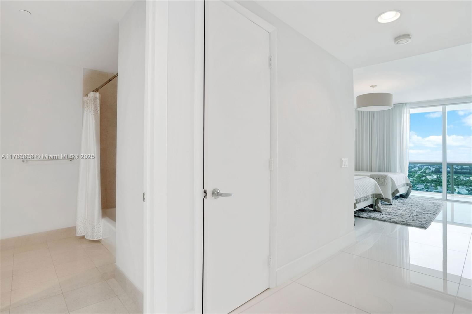 Real estate property located at 2711 Ocean Dr #2803, Broward, 2711 Hollywood Beach Cond, Hollywood, FL