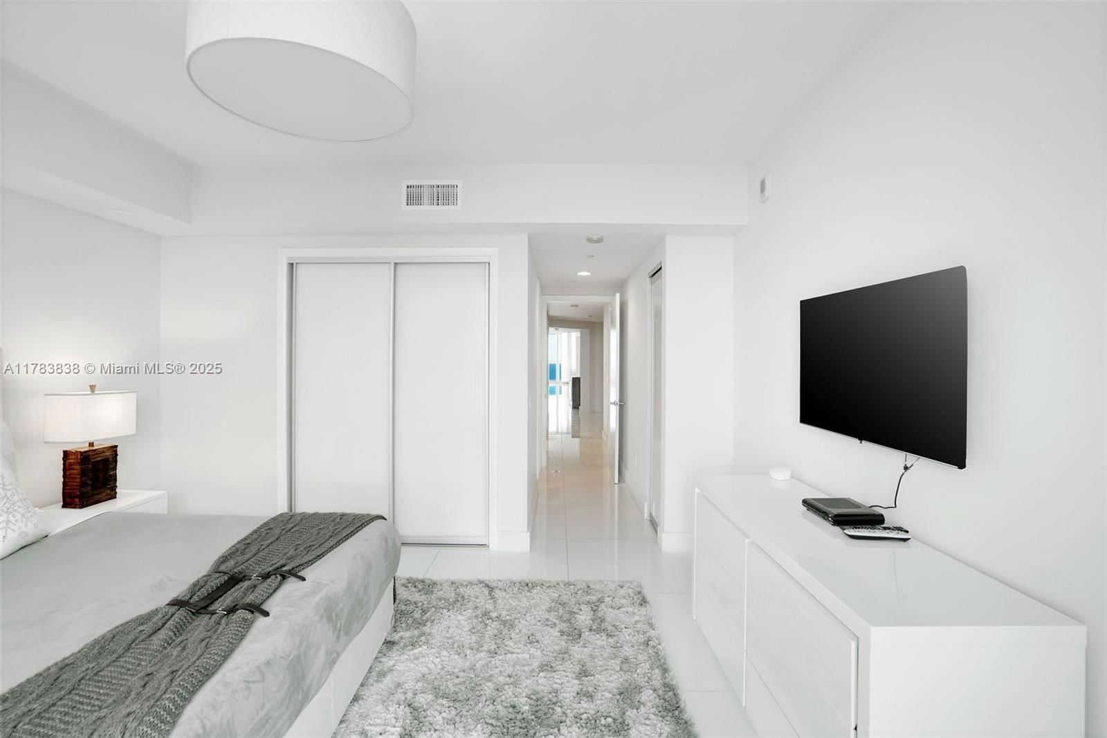 Real estate property located at 2711 Ocean Dr #2803, Broward, 2711 Hollywood Beach Cond, Hollywood, FL