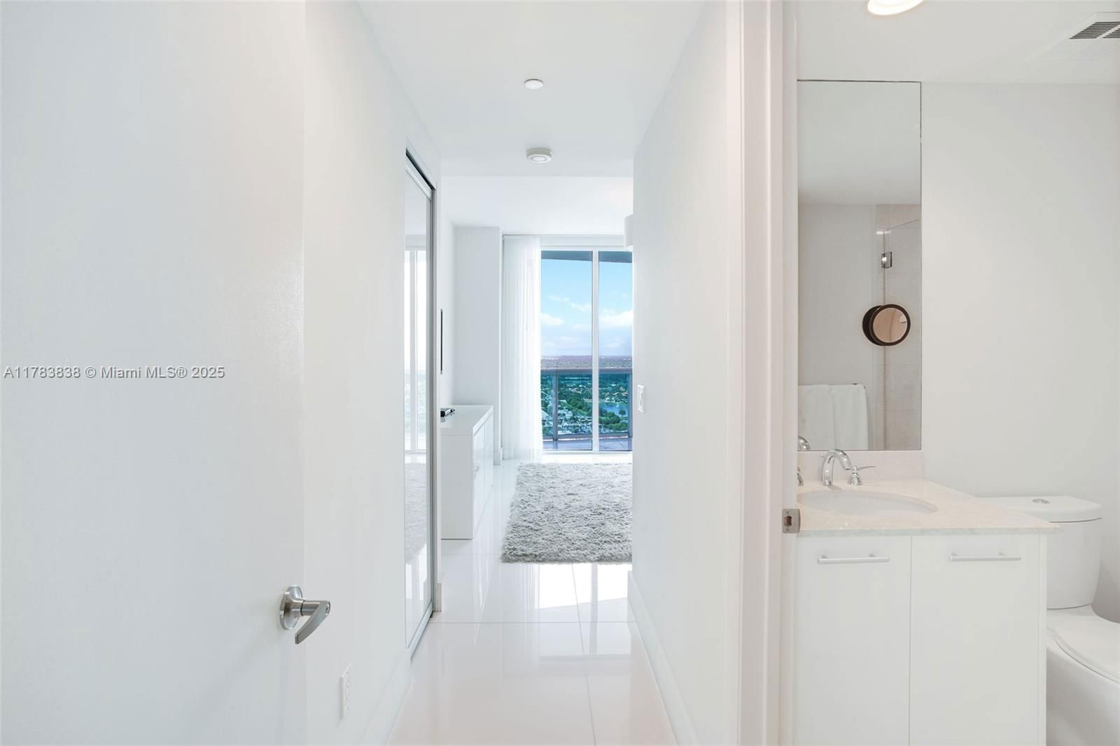 Real estate property located at 2711 Ocean Dr #2803, Broward, 2711 Hollywood Beach Cond, Hollywood, FL
