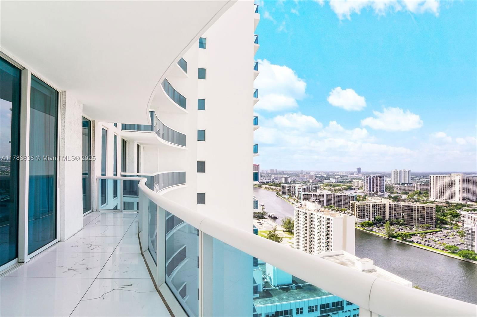 Real estate property located at 2711 Ocean Dr #2803, Broward, 2711 Hollywood Beach Cond, Hollywood, FL
