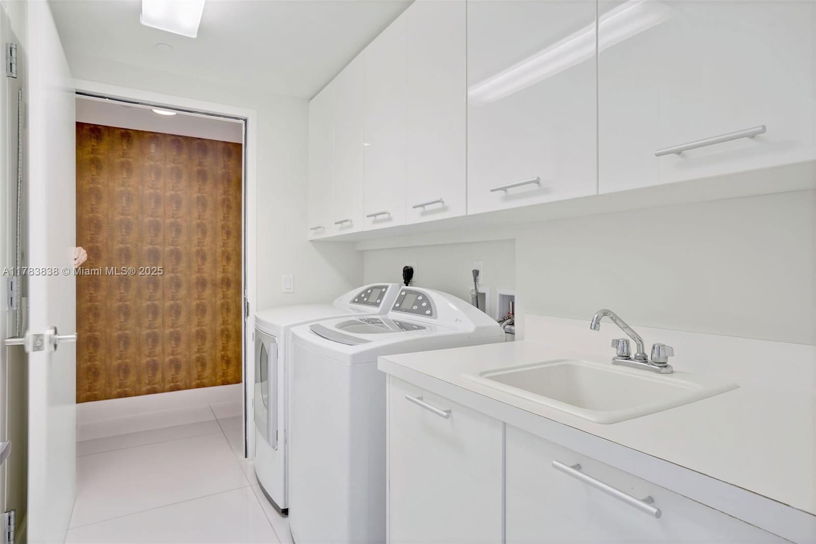 Real estate property located at 2711 Ocean Dr #2803, Broward, 2711 Hollywood Beach Cond, Hollywood, FL