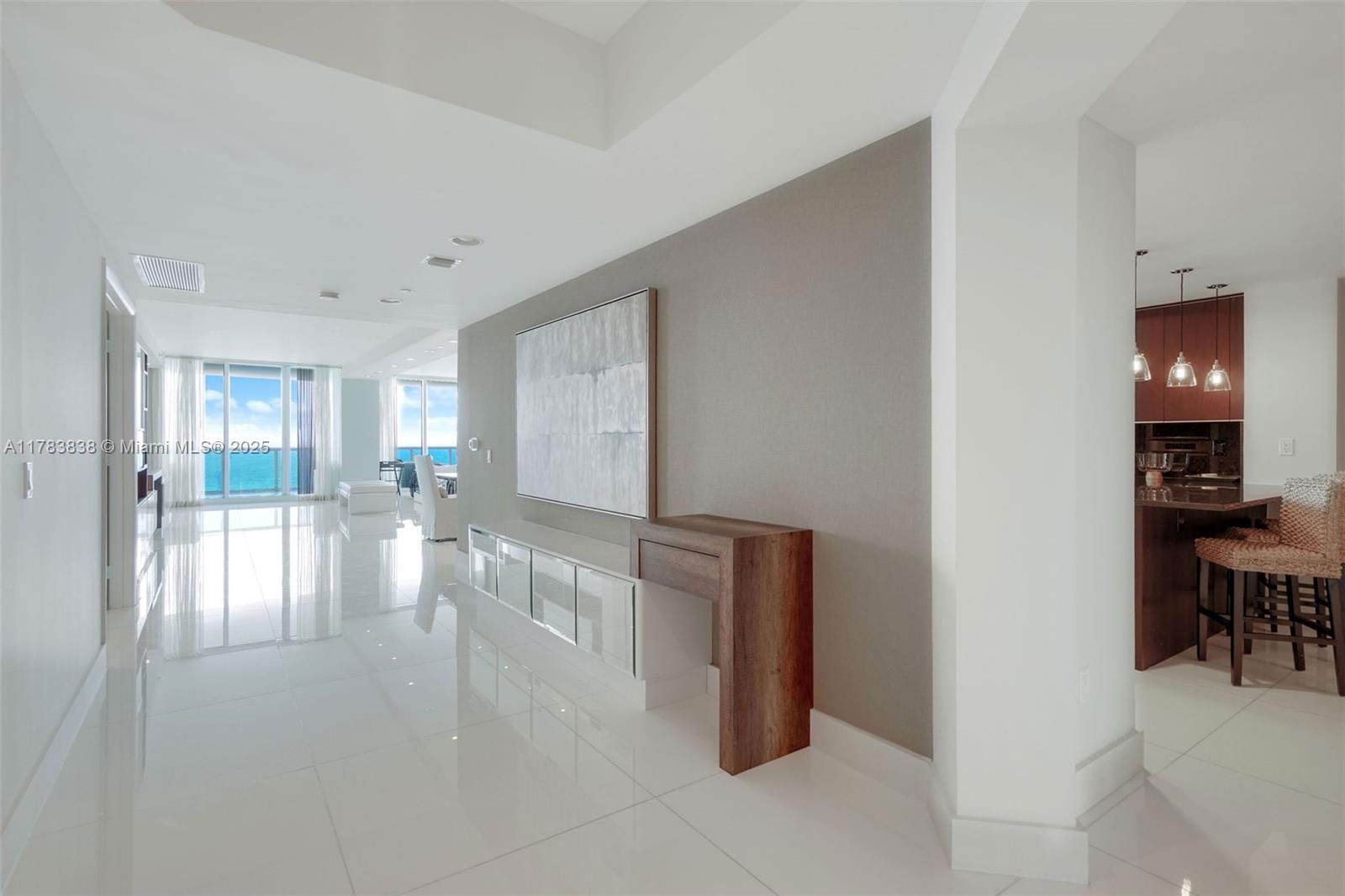 Real estate property located at 2711 Ocean Dr #2803, Broward, 2711 Hollywood Beach Cond, Hollywood, FL