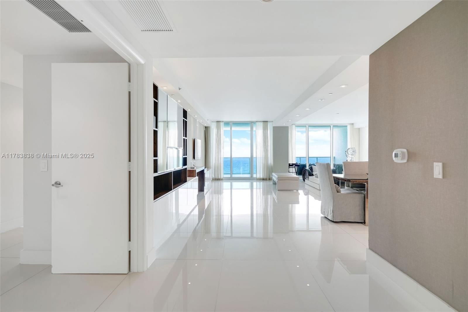 Real estate property located at 2711 Ocean Dr #2803, Broward, 2711 Hollywood Beach Cond, Hollywood, FL