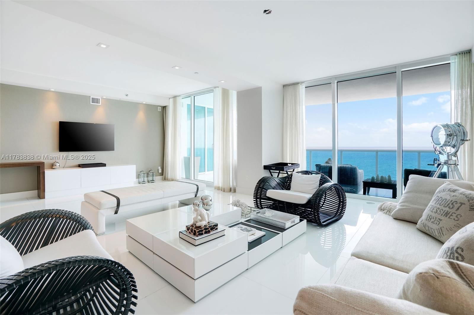 Real estate property located at 2711 Ocean Dr #2803, Broward, 2711 Hollywood Beach Cond, Hollywood, FL