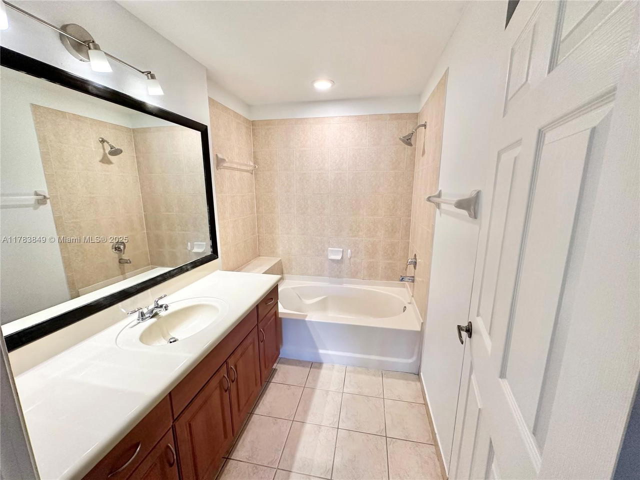Real estate property located at 11202 83rd St #104, Miami-dade, Promenade Shores At Doral, Doral, FL