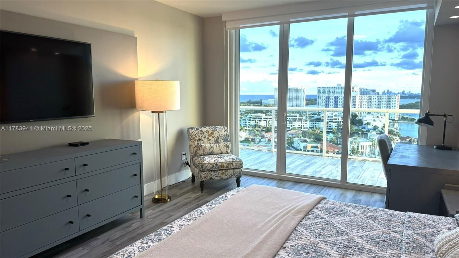 Real estate property located at 400 Sunny Isles Blvd #1702, Miami-dade, 400 Sunny Isles Condo Wes, Sunny Isles Beach, FL