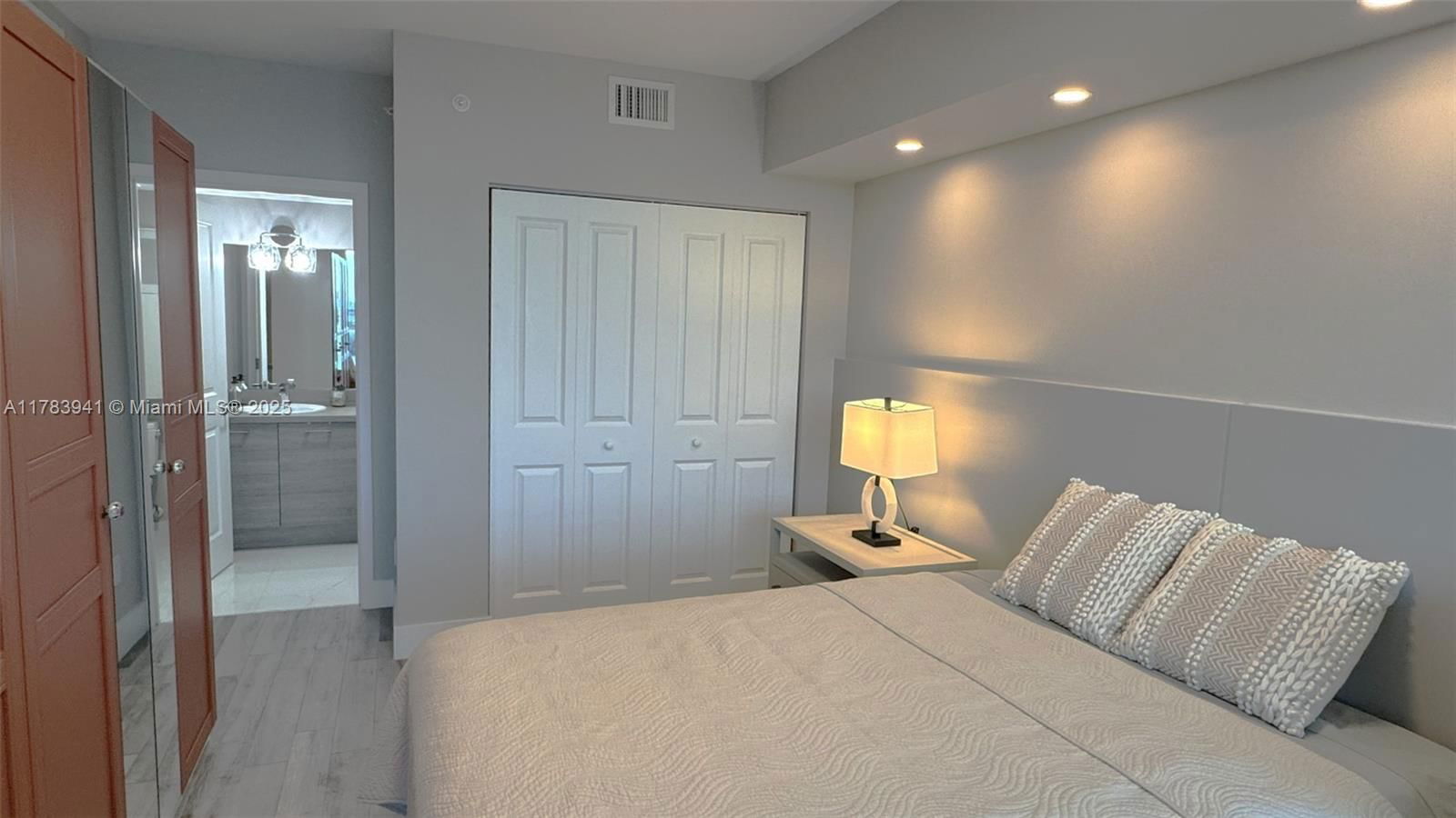 Real estate property located at 400 Sunny Isles Blvd #1702, Miami-dade, 400 Sunny Isles Condo Wes, Sunny Isles Beach, FL