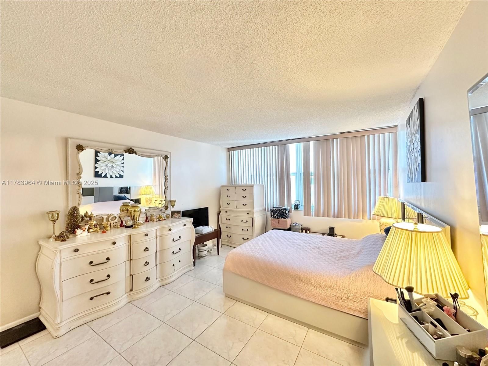 Real estate property located at 1801 Ocean Dr #1042, Broward, Imperial Towers North, Hallandale Beach, FL