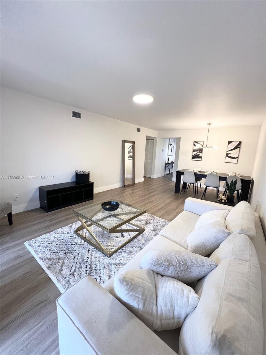 Real estate property located at 6085 Sabal Palm Blvd #308, Broward, Lakes Of Carriage Hills, Tamarac, FL